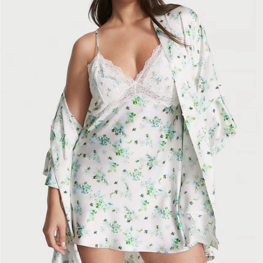 Victoria's Secret Satin Flounce Robe Feminine Floral Bridal Lingerie Spring M/L